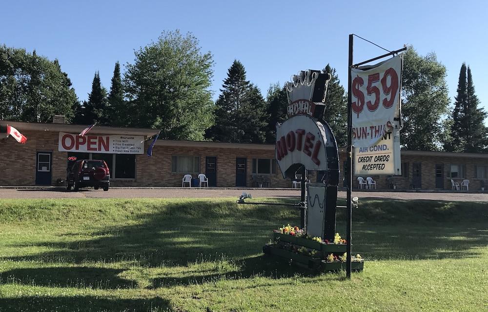 Royal Motel photo 19
