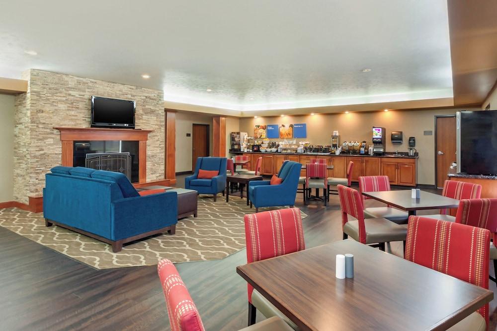 Comfort Inn & Suites Mitchell I-90 photo 16