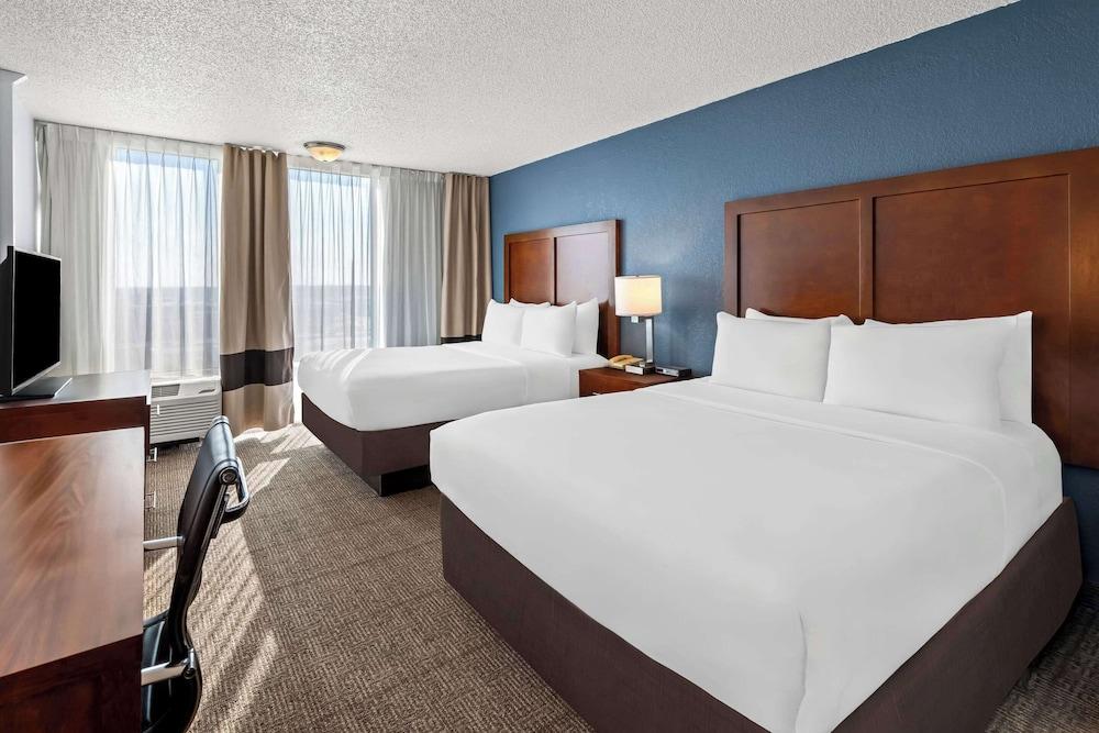 Comfort Inn & Suites Omaha Central photo 26
