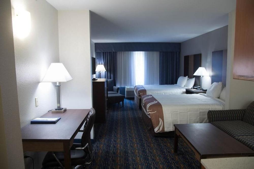 Crossroads Inn And Suites photo 5