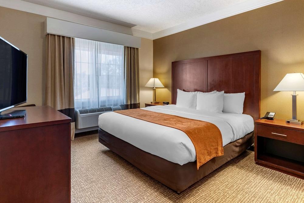 Comfort Suites Linn County photo 29