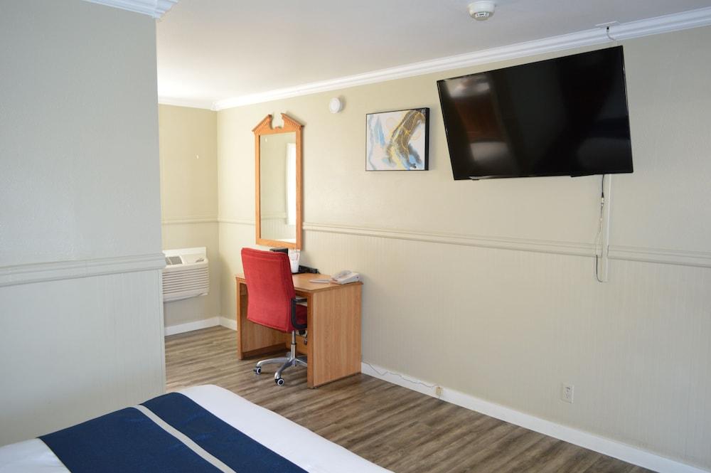 Studio 9 Fort Bragg, LLC. photo 41