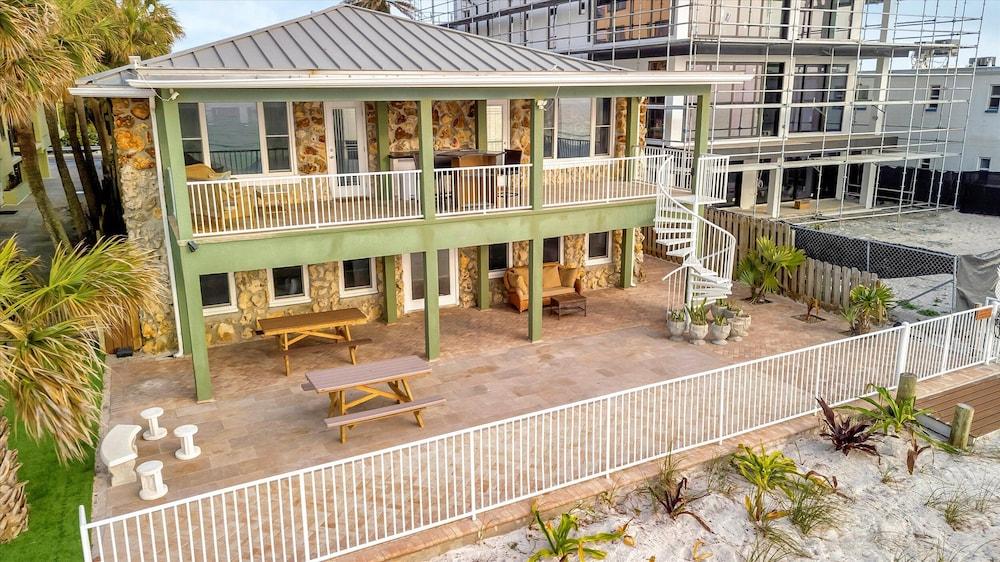 Stones Throw Beachfront Luxury Suites photo 95