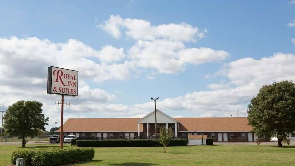 Royal Inn and Suites photo 1