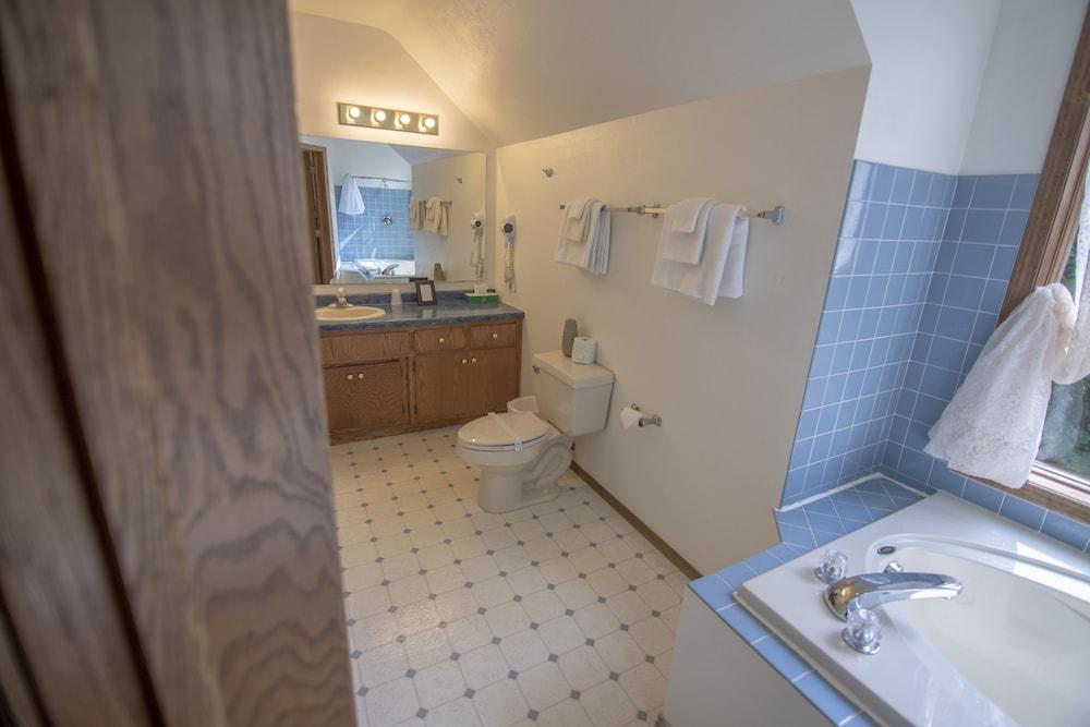 Ridges Inn & Suites photo 14