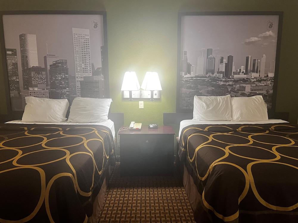 Super 8 by Wyndham IAH West/Greenspoint photo 18