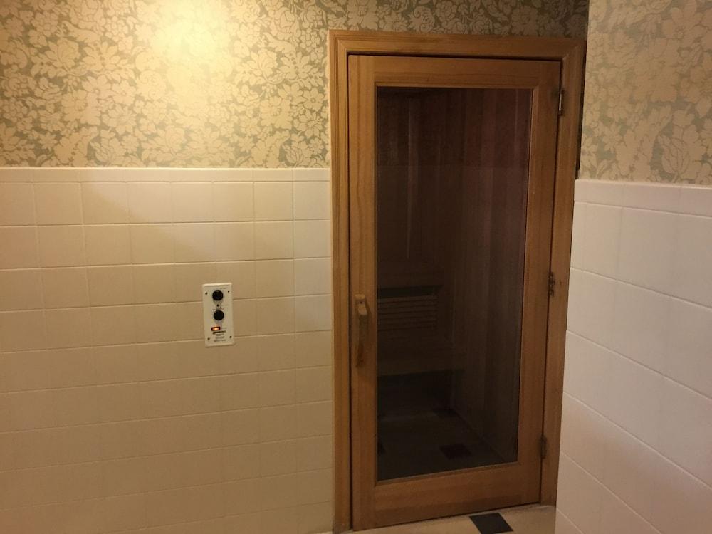 LYX Suites at Merrick Park in Coral Gables photo 11