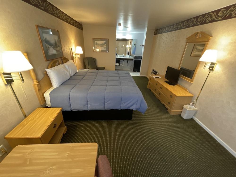 Capital O First Heritage Inn Rantoul IL I 57 photo 32