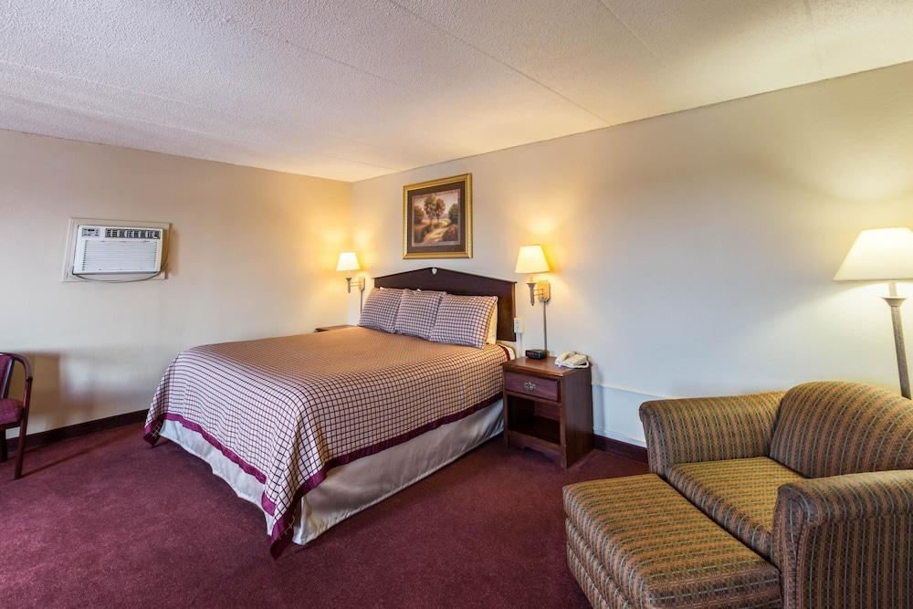 Rodeway Inn photo 27