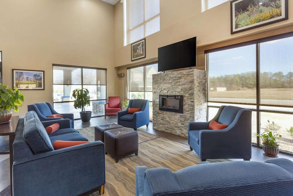 Comfort Suites Wilson I-95 photo 9