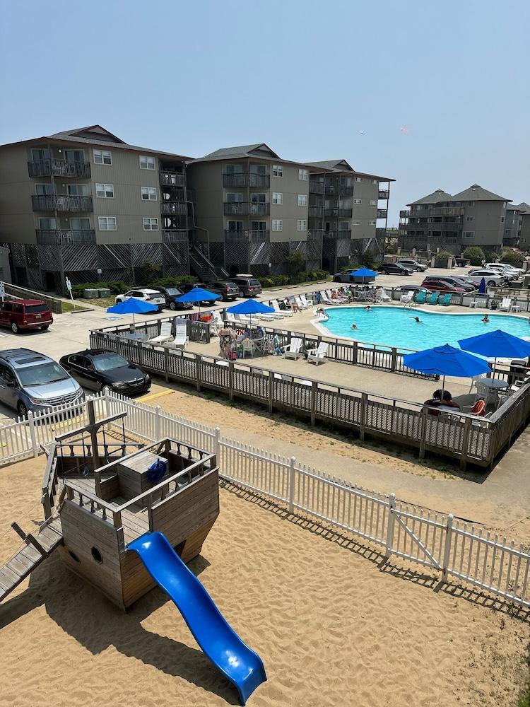 Outer Banks Beach Club photo 41