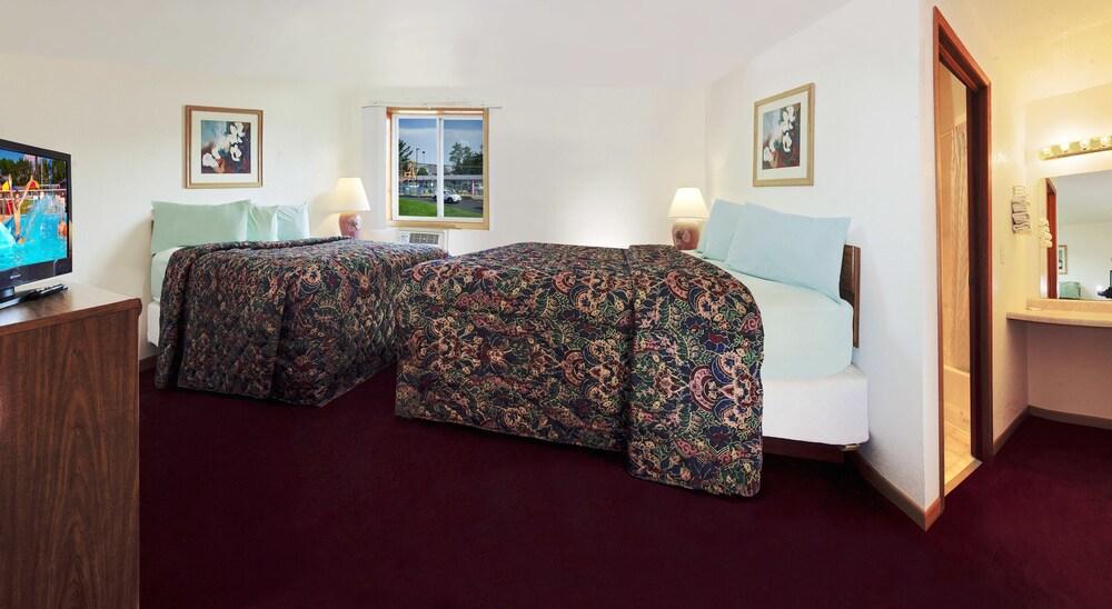 Shamrock Motel photo 27