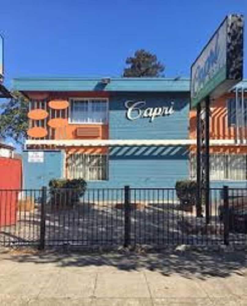 Capri Motel photo 1