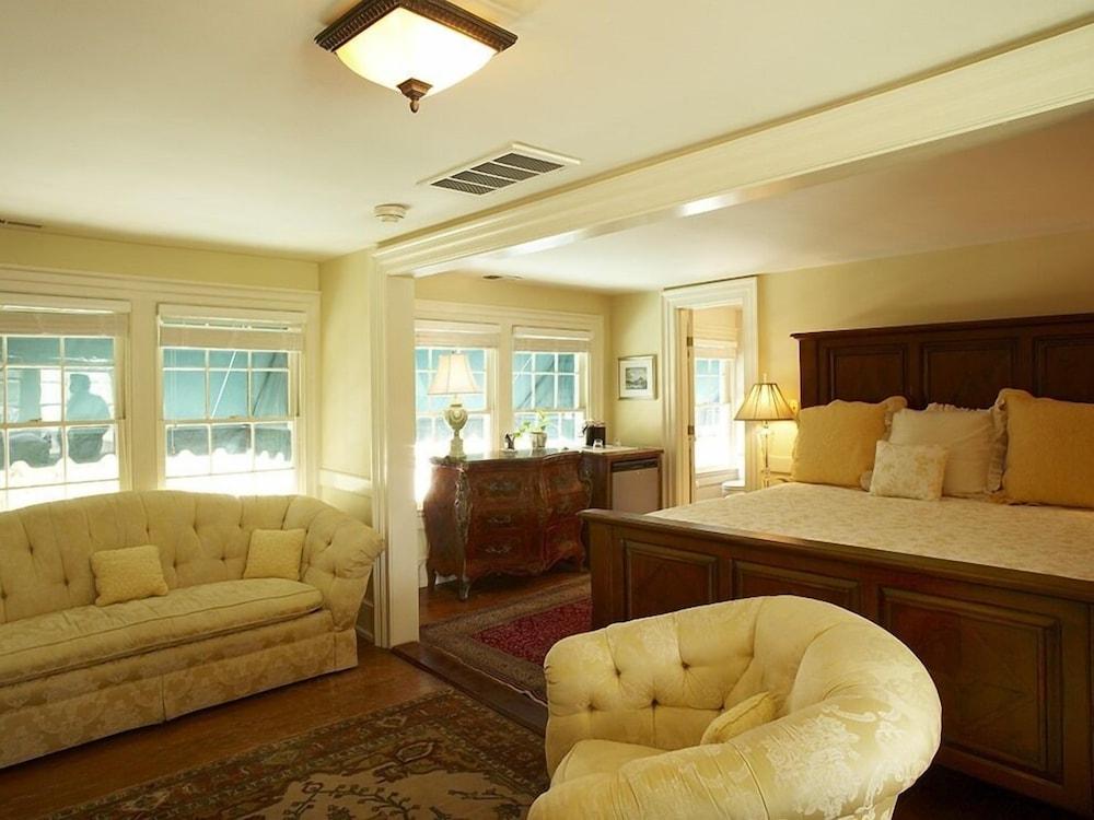 Smithfield Inn photo 13