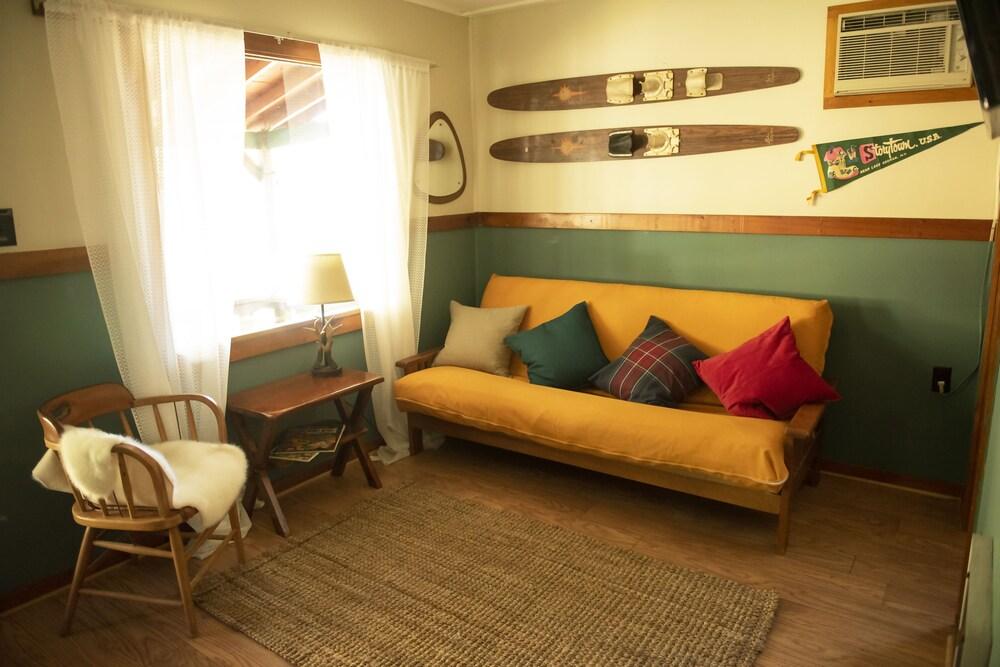 Forest Hill Lodge & Cabins photo 18