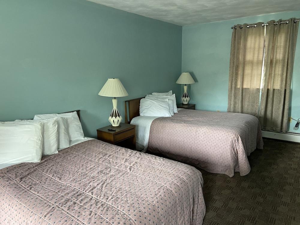 Laurelwood Inn and Steakhouse photo 5