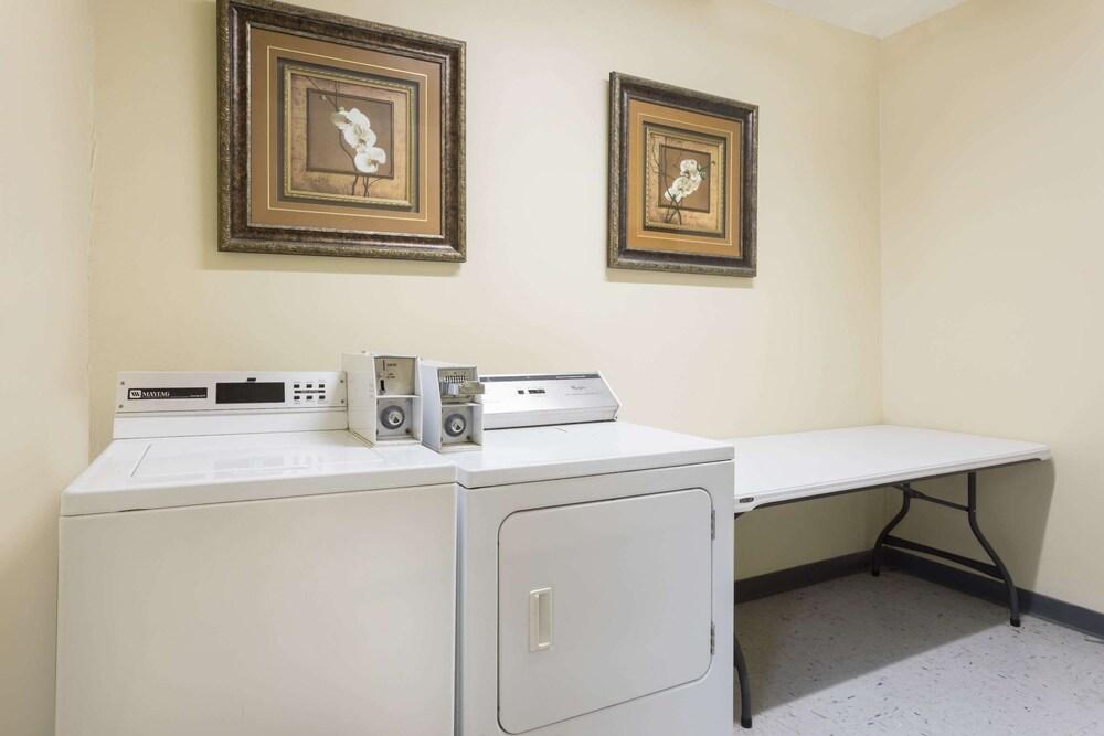 Super 8 by Wyndham Duson Lafayette West Area photo 11