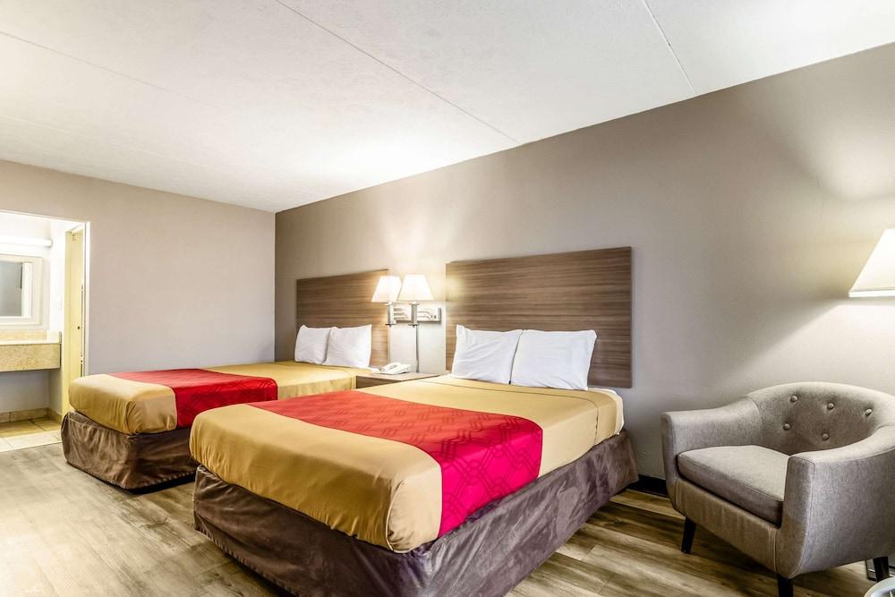 Econo Lodge Seymour photo 24
