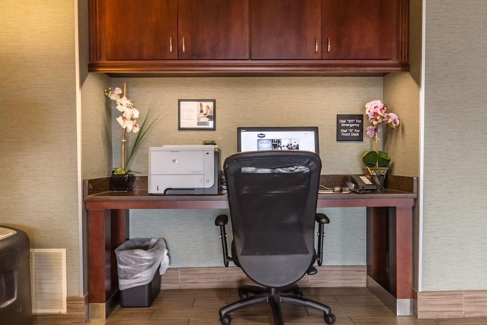 Hampton Inn Winchester-University/Mall Area photo 19