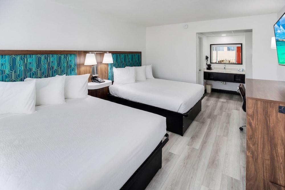 Blu Atlantic Oceanfront Hotel & Suites photo 25