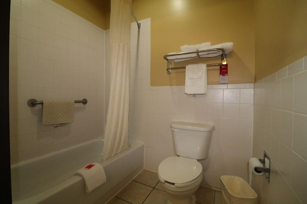 Econo Lodge Lubbock I-27 photo 10