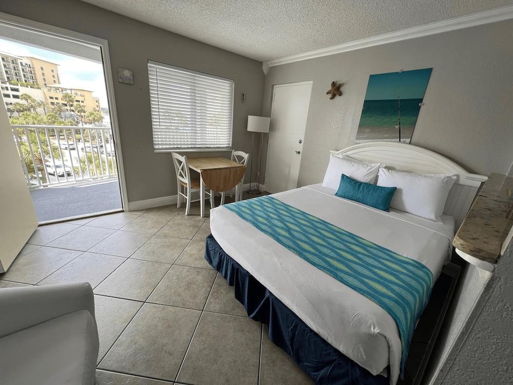 Pelican Pointe Clearwater Beach Hotel photo 28