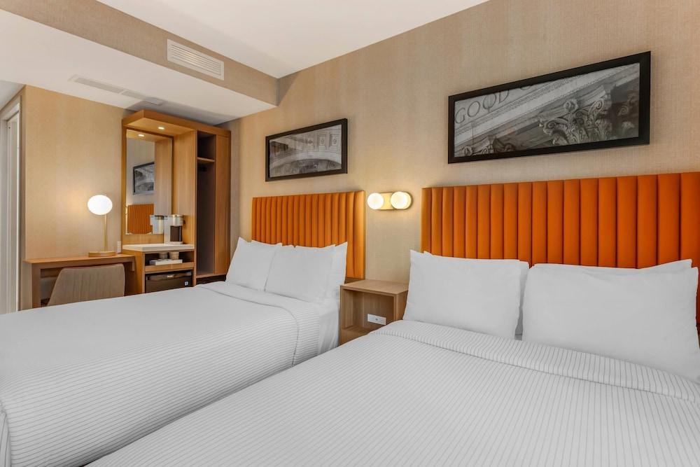 Cambria Hotel New York Times Square photo 8