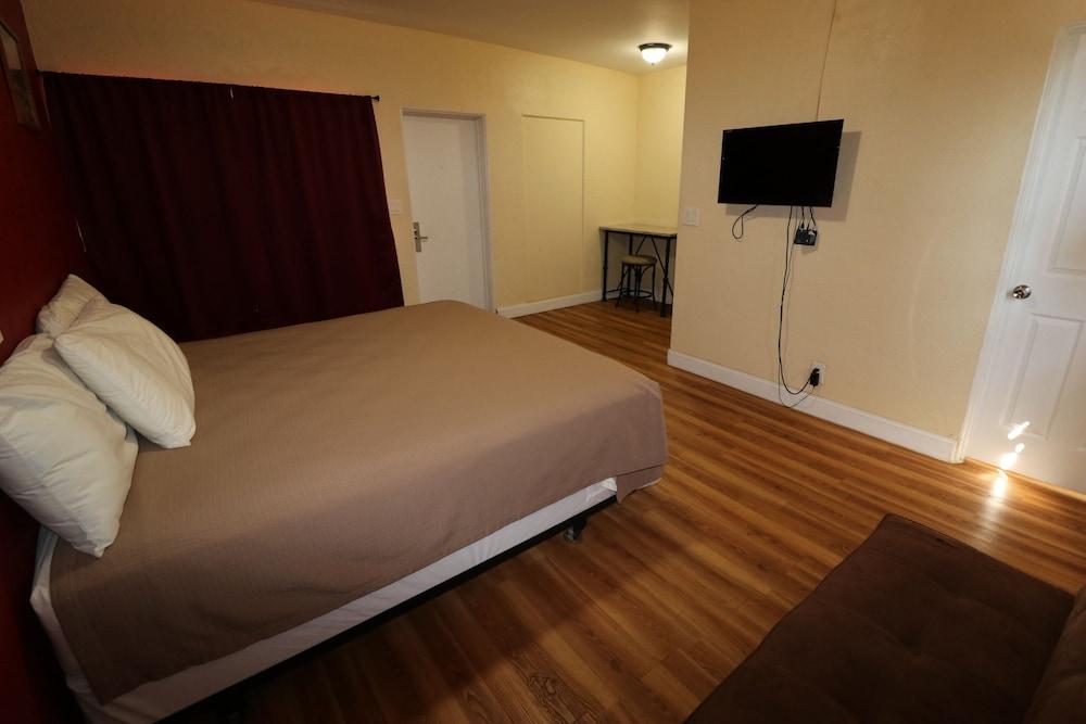 Sandman Inn Motel photo 6