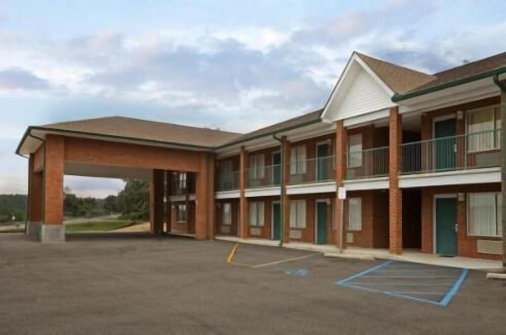 Americas Inn photo 29
