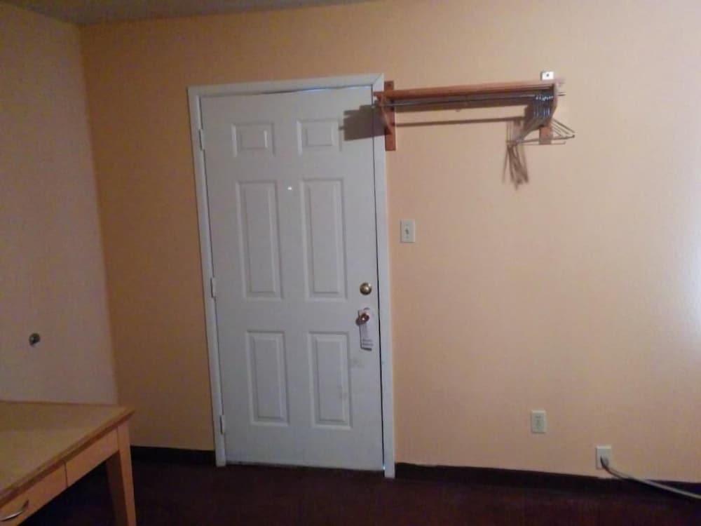 Budget Host Motel Gainesville photo 7