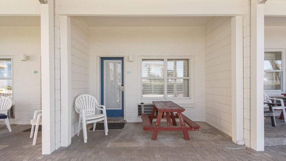 The Driftwood Lodge photo 65