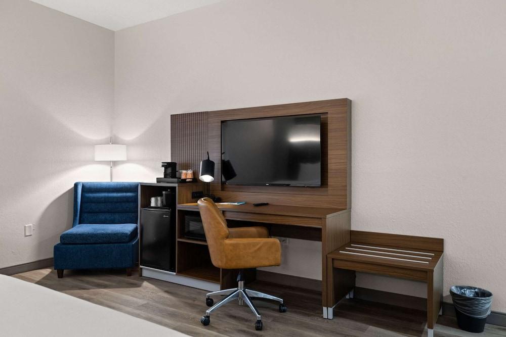 Clarion Pointe Lakeland I-4 photo 24