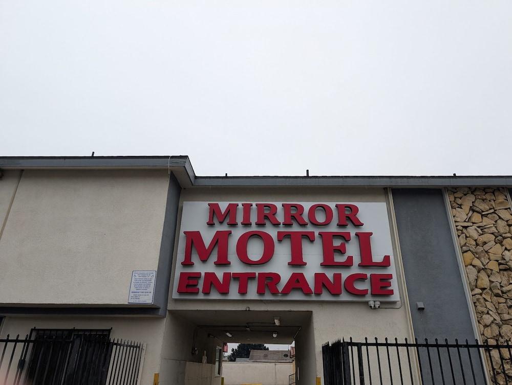 Mirror Motel photo 1