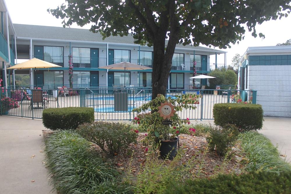Ozark Valley Inn photo 45
