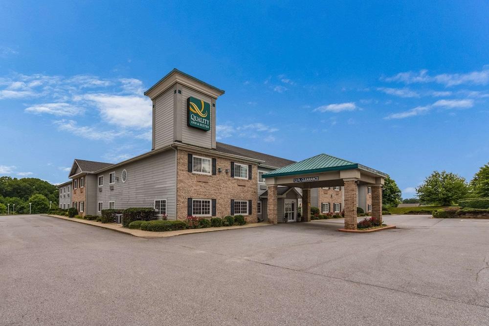 Quality Inn & Suites Hendersonville - Flat Rock photo 49