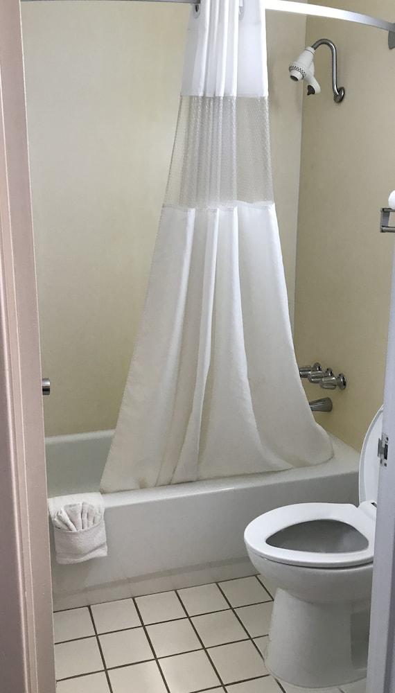 Carmel Inn & Suites photo 21