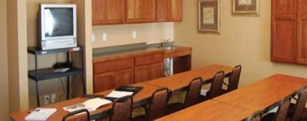 GrandStay Residential Suites Hotel photo 21