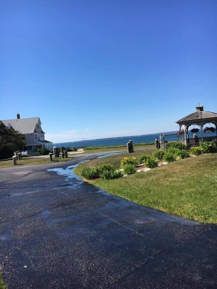 Mariner's Point Resort photo 42
