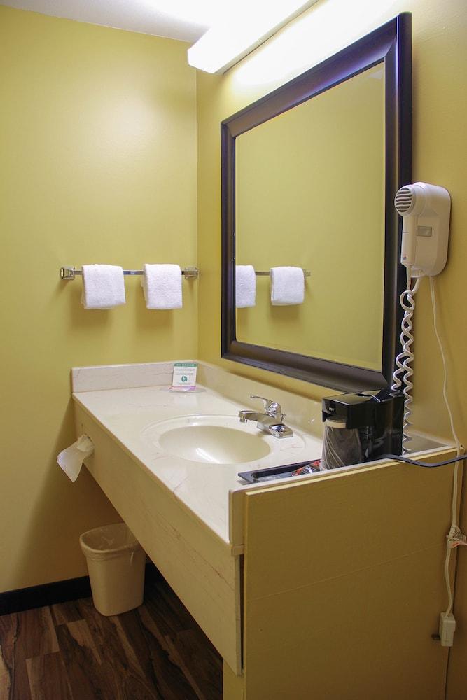 Relax Inn & Suites photo 19