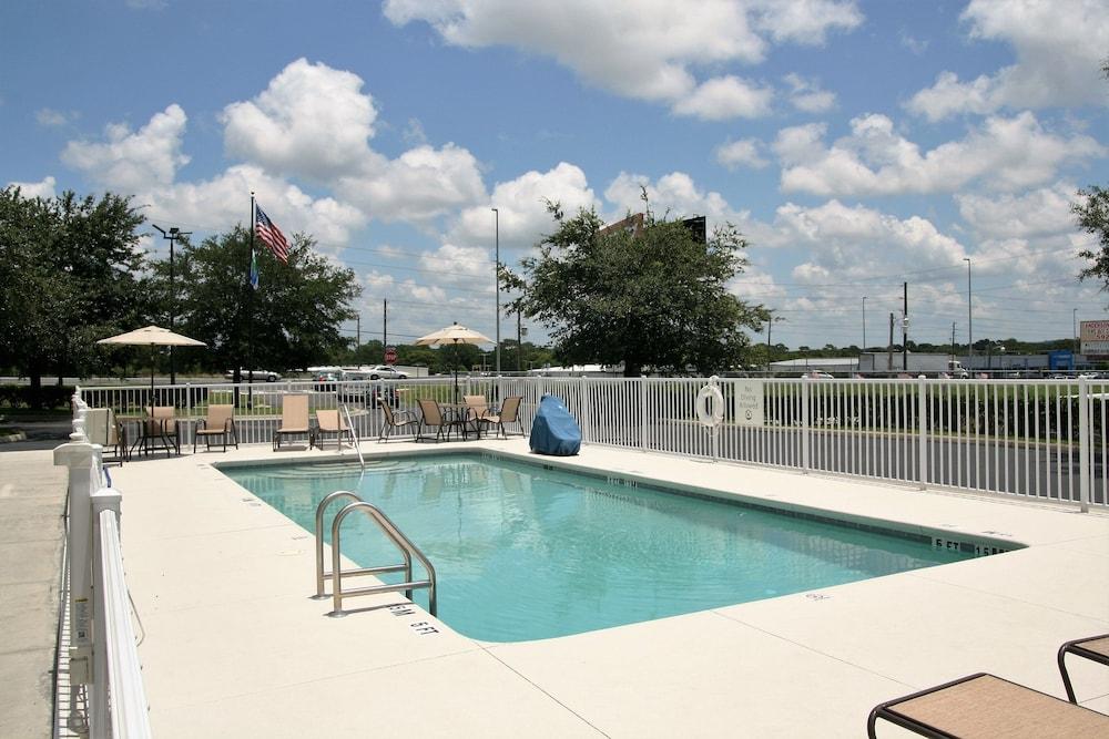 Holiday Inn Express Hotel & Suites Brooksville West by IHG photo 6
