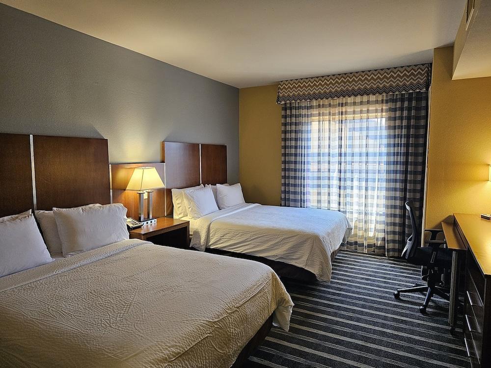 Holiday Inn Express & Suites Perry-National Fairground Area #34 by IHG photo 23