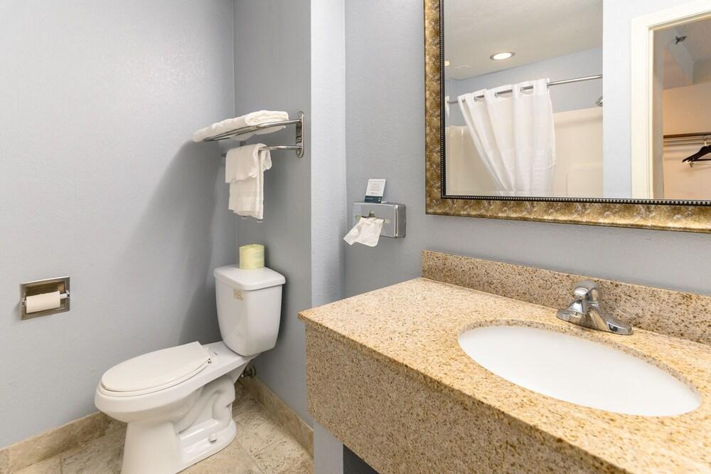 Quality Inn Bourne - Cape Cod photo 25