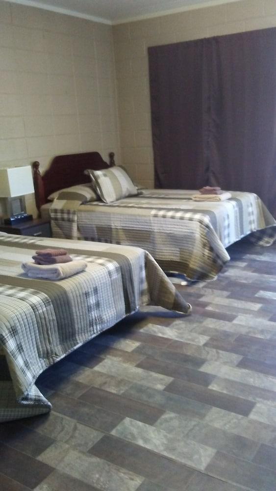 Dighton Inn photo 10