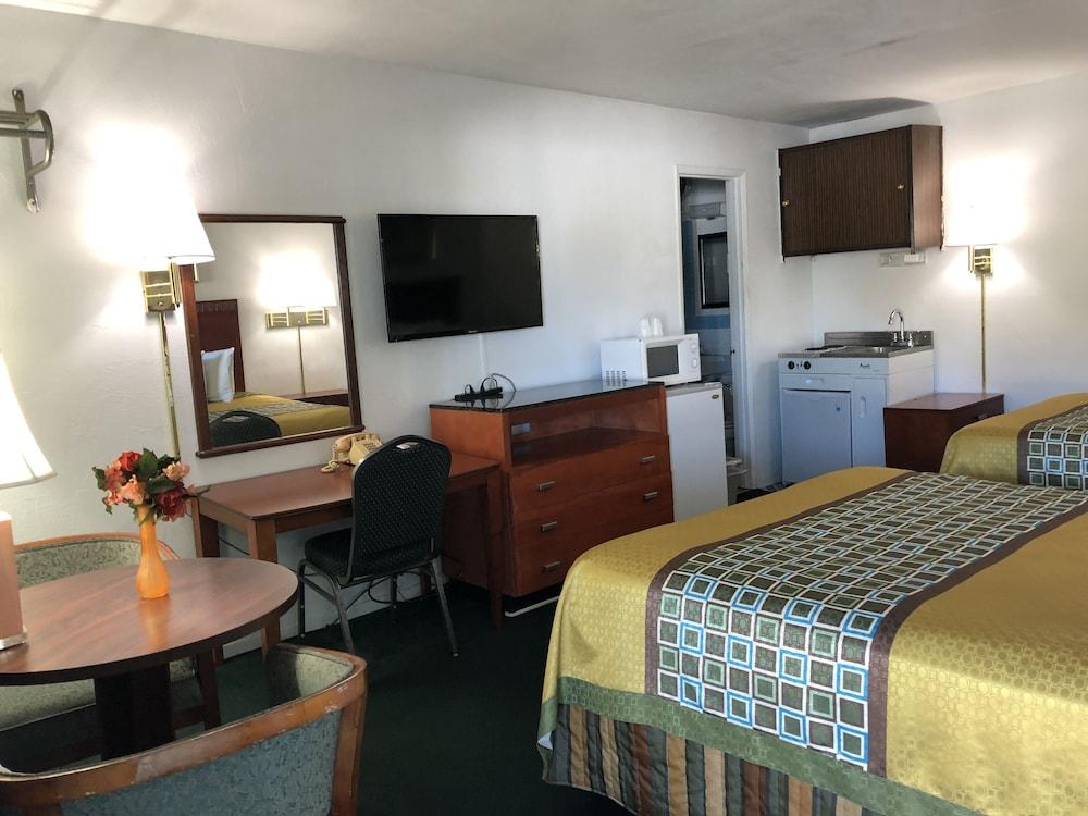 Best Budget Inn photo 22