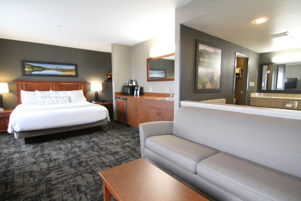 Casper C'mon Inn Hotel & Suites photo 35