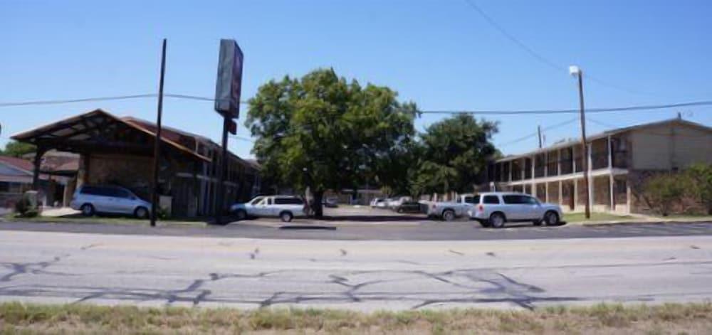 Ranch House Inn and Suites photo 11