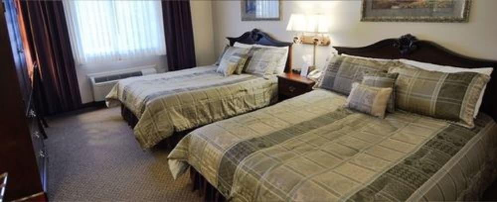 Hearthstone Inn & Suites photo 8