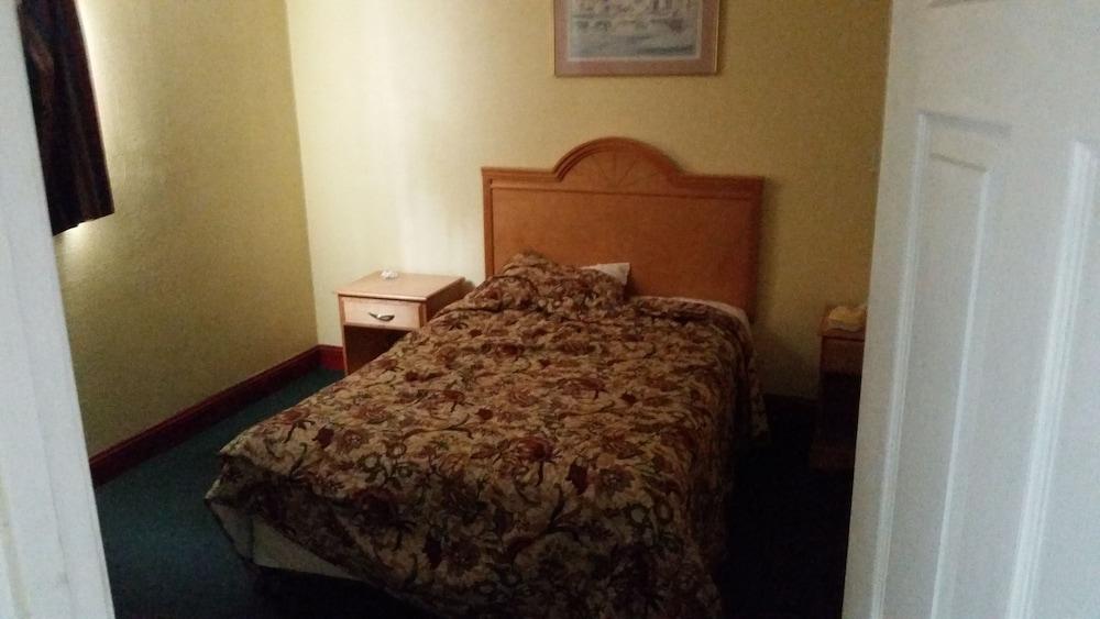Economy Inn Antioch photo 3