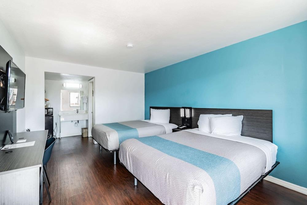 Motel 6 Tampa, FL photo 12