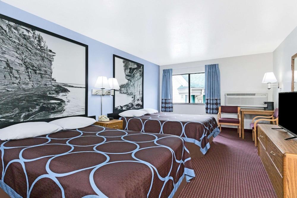 Super 8 by Wyndham Wisconsin Dells photo 9